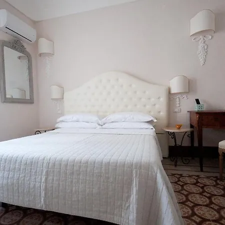 Couette-café Sveva 3*